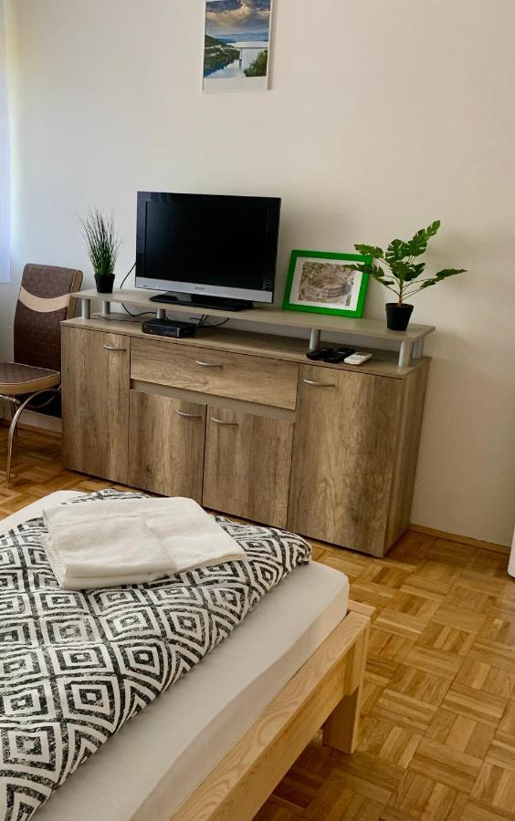 Anita Apartman Hajduszoboszlo Bagian luar foto