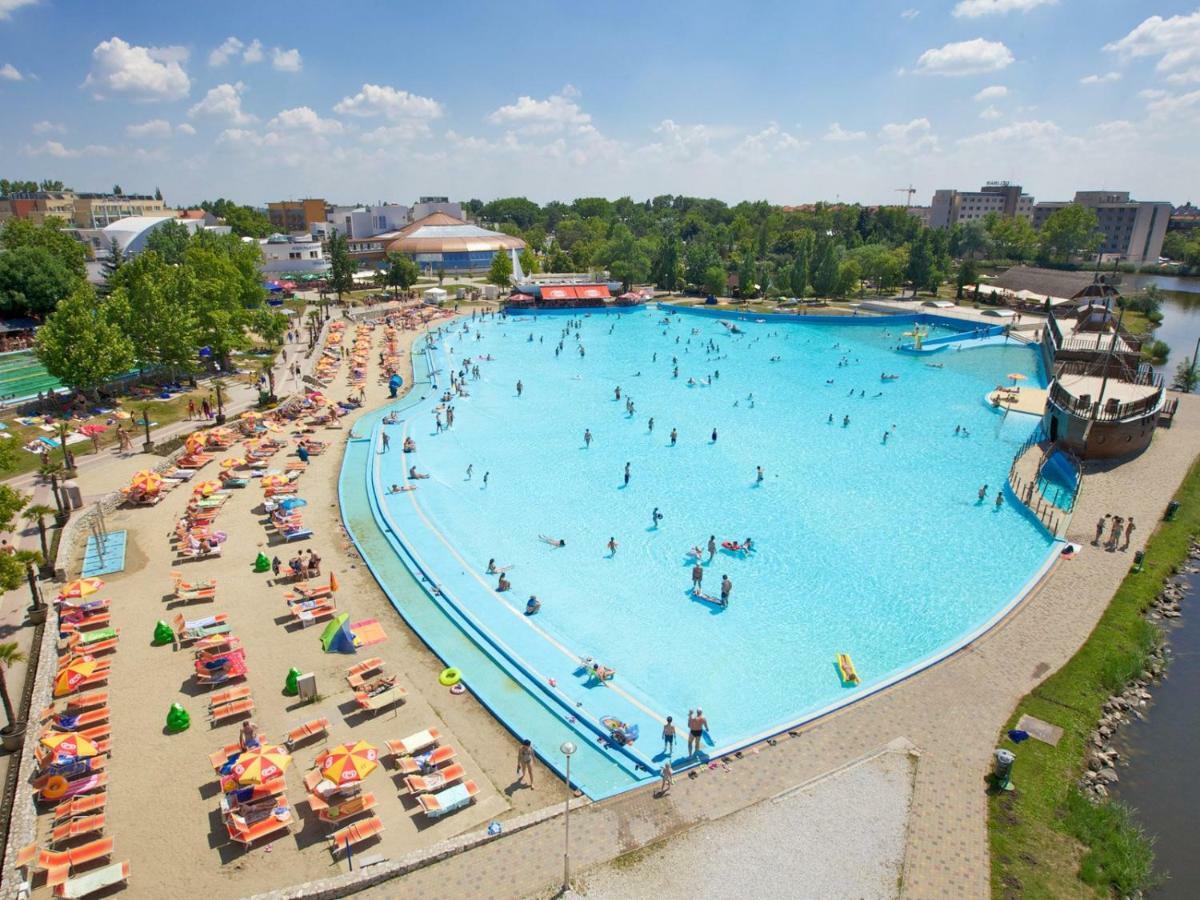 Anita Apartman Hajduszoboszlo Bagian luar foto
