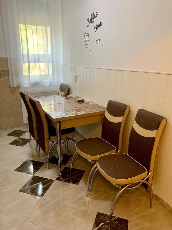 Anita Apartman Hajduszoboszlo Bagian luar foto